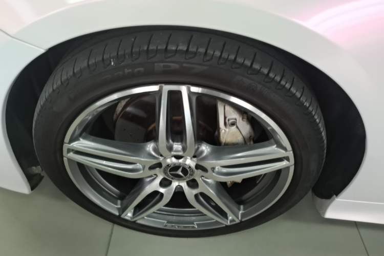Used Mercedes-Benz E-Class 2019 E 200 4MATIC Coupe Left Front Wheel Hub