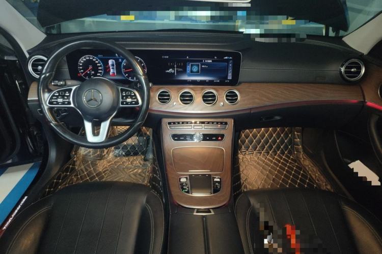 Used Mercedes-Benz E-Class 2019 Facelifted E 300 L Stylish Version Center Console