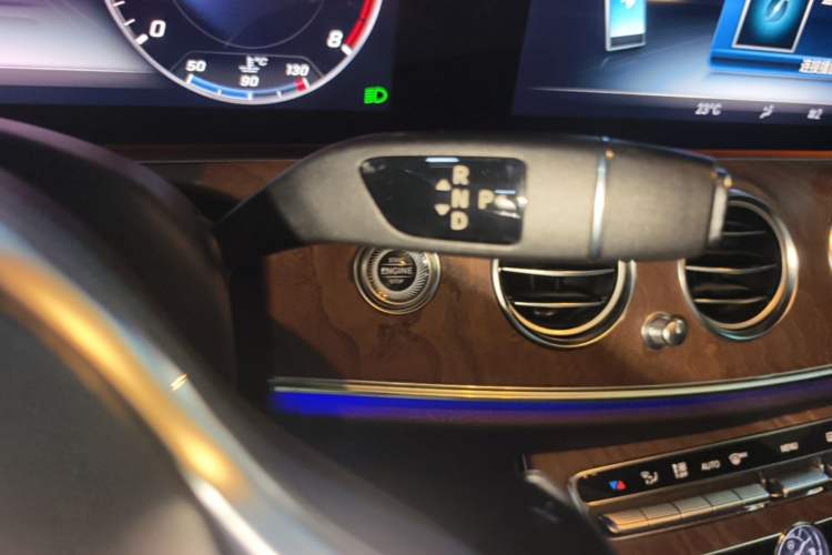 Used Mercedes-Benz E-Class 2019 Restyled E 300 L Luxury Edition Gear Lever