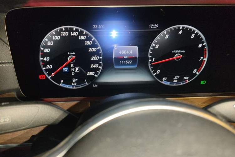 Used Mercedes-Benz E-Class 2019 Facelifted E 300 L Stylish Version Odometer Close Up