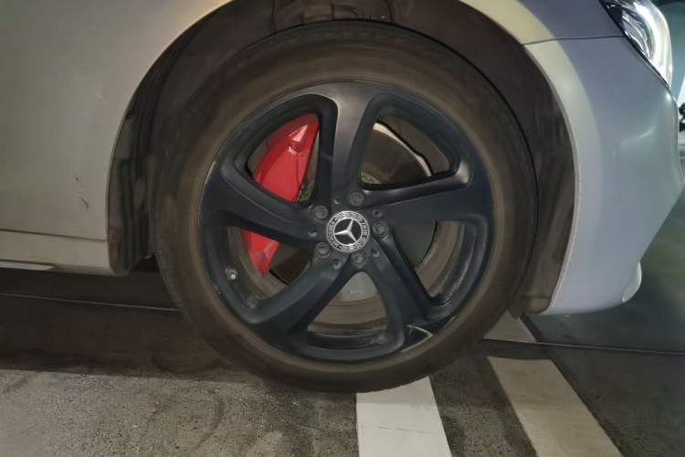 Used Mercedes-Benz E-Class 2019 Restyled E 300 L Sport Luxury Edition Right Front Wheel Hub