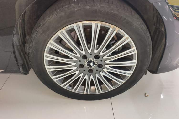 Used Mercedes-Benz E-Class 2019 Restyled E 300 L Luxury Edition Right Front Wheel Hub
