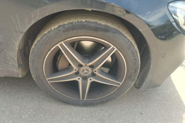 Used Mercedes-Benz E-Class 2019 Restyled E 300 L Sport Luxury Edition Right Front Wheel Hub