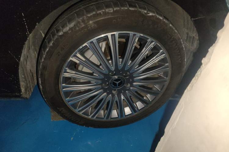 Used Mercedes-Benz E-Class 2019 Facelifted E 300 L Stylish Version Right Front Wheel Hub