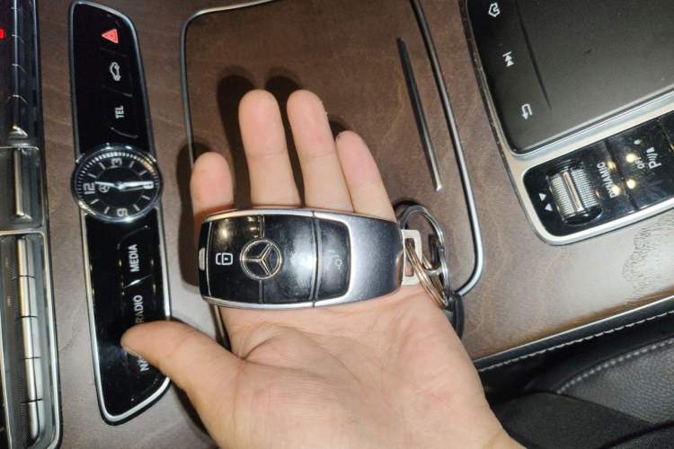 Used Mercedes-Benz E-Class 2019 Facelifted E 300 L Stylish Version Vehicle Key