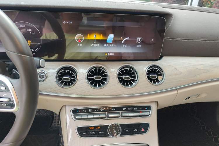 Used Mercedes-Benz E-Class 2019 E 200 Coupe Audio And AC Panel
