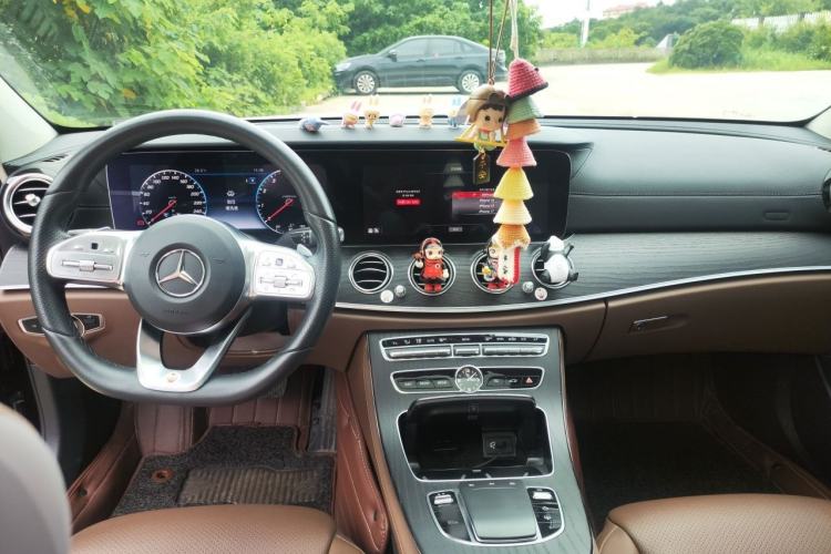 Used Mercedes-Benz E-Class 2019 Restyled E 300 L Sport Luxury Edition Center Console