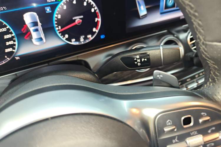 Used Mercedes-Benz E-Class 2019 Restyled E 300 L Sporty and Stylish Edition Gear Lever