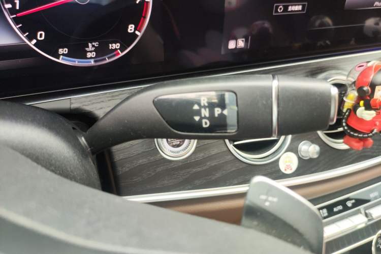Used Mercedes-Benz E-Class 2019 Restyled E 300 L Sport Luxury Edition Gear Lever