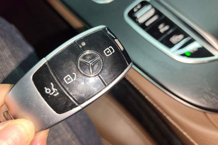Used Mercedes-Benz E-Class 2019 Restyled E 300 L Sport Luxury Edition Interior 1