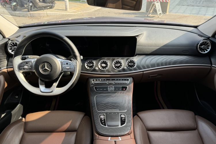 Used Mercedes-Benz E-Class 2019 E 200 L Sport 4MATIC Interior 2