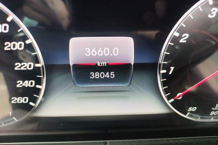 Used Mercedes-Benz E-Class 2019 Restyled E 300 L Sport Luxury Edition Odometer Close Up