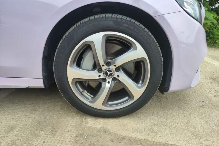 Used Mercedes-Benz E-Class 2019 Restyled E 300 L Sport Luxury Edition Right Front Wheel Hub