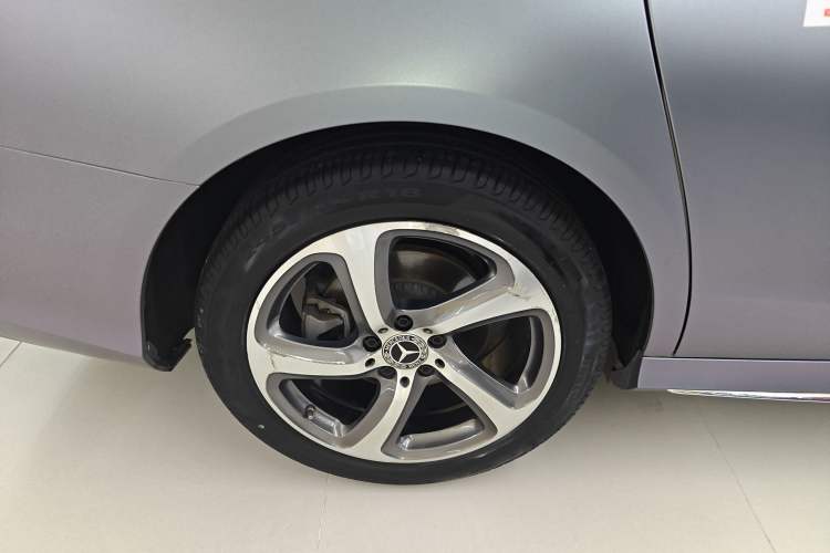 Used Mercedes-Benz E-Class 2019 Restyled E 300 L Sporty and Stylish Edition Right Rear Wheel Hub