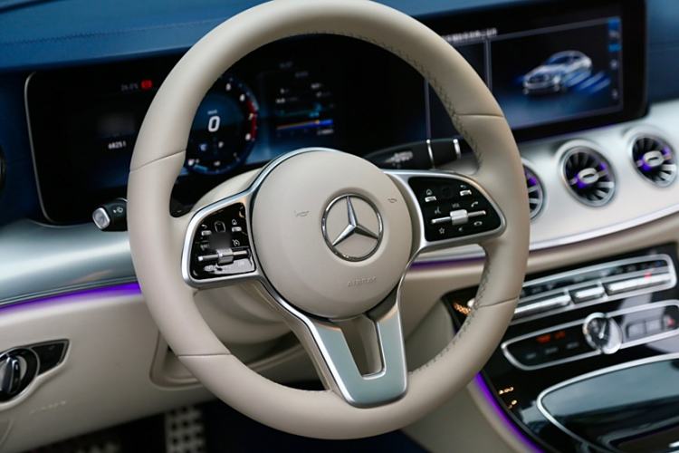 Used Mercedes-Benz E-Class 2019 E 200 4MATIC Coupe Steering Wheel