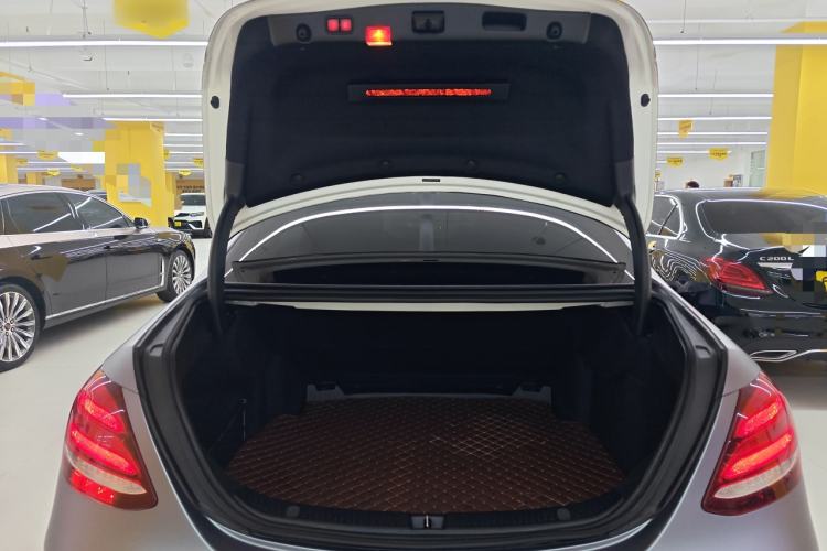 Used Mercedes-Benz E-Class 2019 Restyled E 300 L Sporty and Stylish Edition Trunk