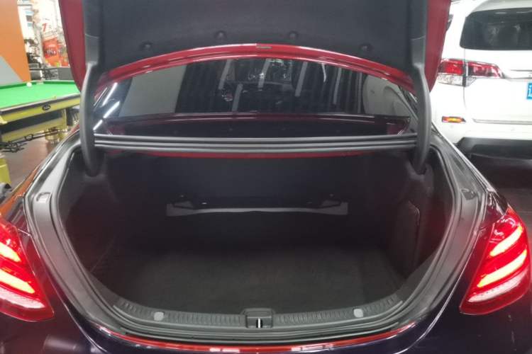 Used Mercedes-Benz E-Class 2019 E 200 Sport Edition Trunk