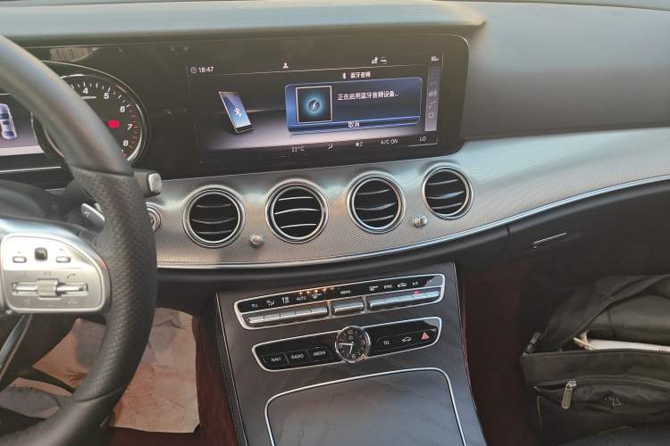 Used Mercedes-Benz E-Class 2019 E 200 Sport 4MATIC Audio And AC Panel