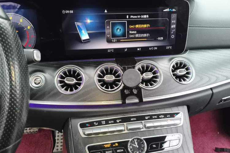 Used Mercedes-Benz E-Class 2019 E 200 4MATIC Coupe Audio And AC Panel