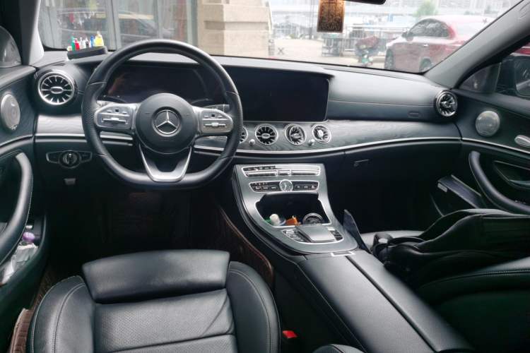 Used Mercedes-Benz E-Class 2019 E 200 L Center Console