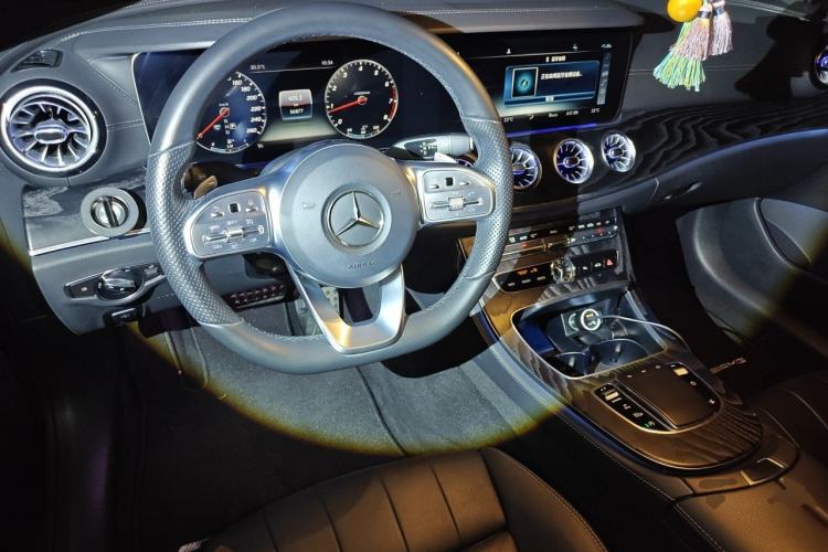 Used Mercedes-Benz E-Class 2019 E 200 4MATIC Coupe Center Console