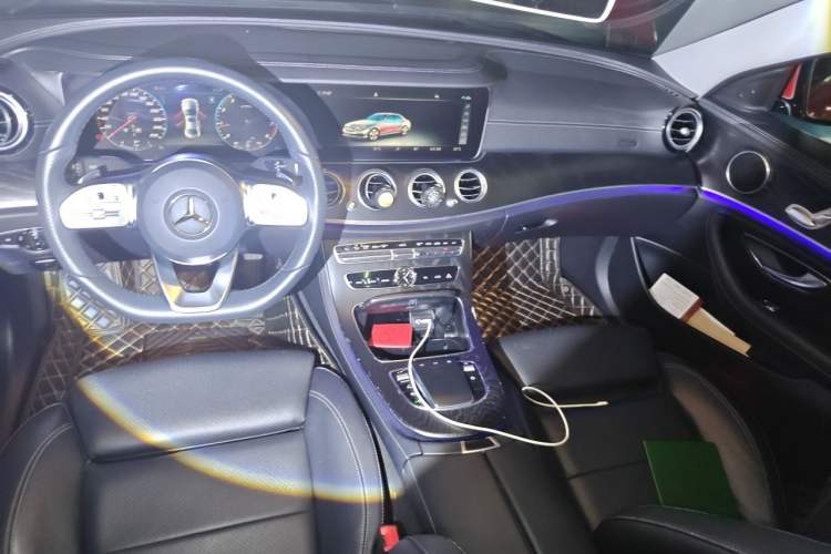 Used Mercedes-Benz E-Class 2019 E 200 L Sport Edition Center Console