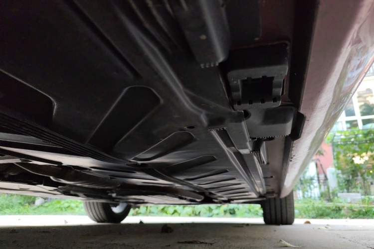 Used Mercedes-Benz E-Class 2019 E 260 Sport Edition Chassis Rear Right