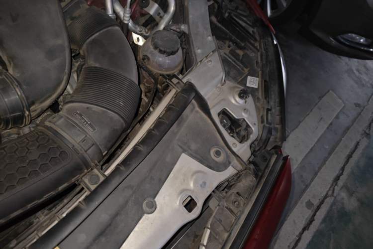 Used Mercedes-Benz E-Class 2019 E 260 Sport Edition Engine Bay Left