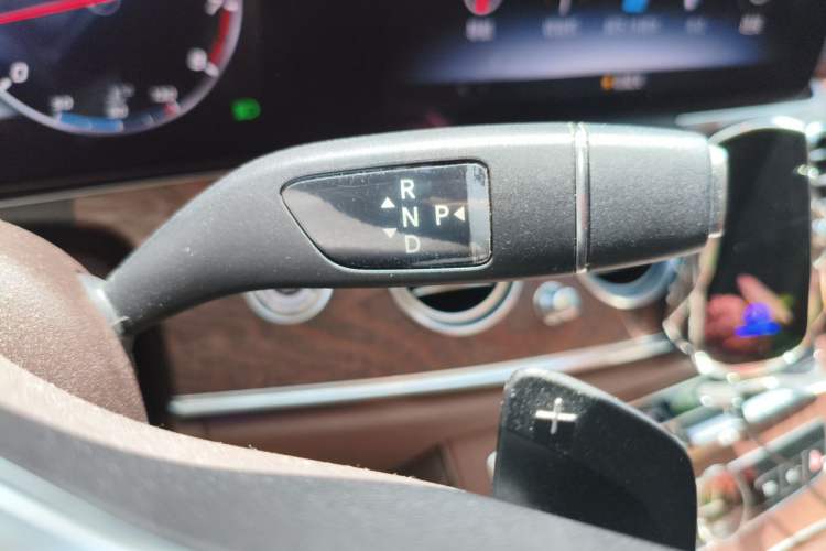 Used Mercedes-Benz E-Class 2019 Restyled E 300 L Luxury Edition Gear Lever