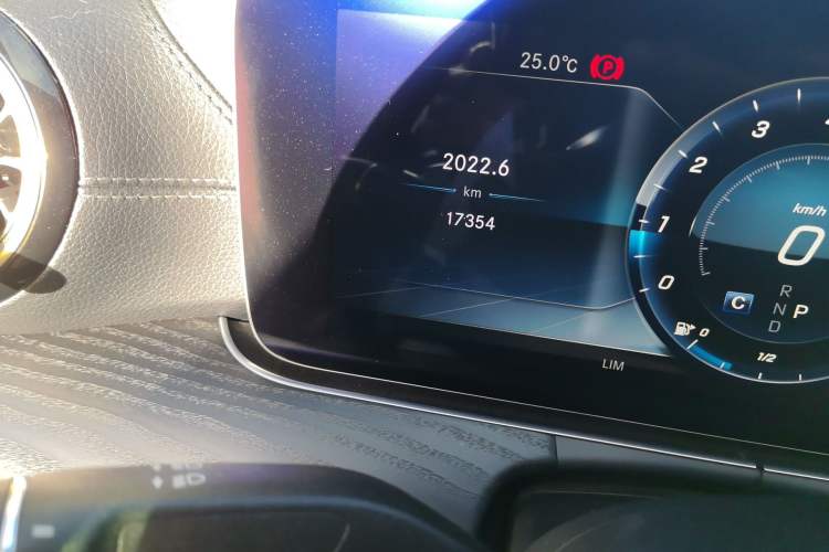 Used Mercedes-Benz E-Class 2019 E 200 Coupe Odometer Close Up