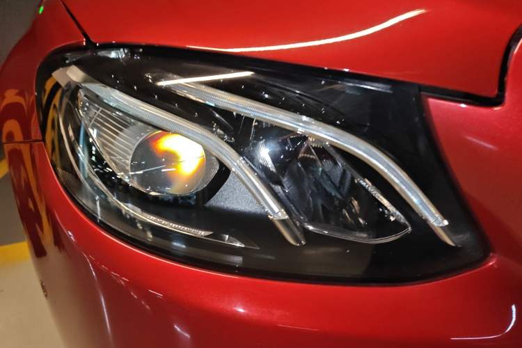 Used Mercedes-Benz E-Class 2019 E 300 L Sporty and Stylish Model Right Front Headlight