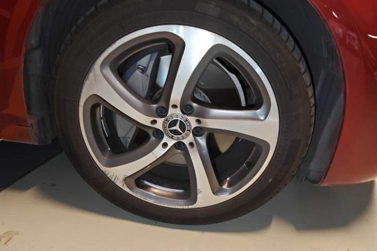 Used Mercedes-Benz E-Class 2019 E 300 L Sporty and Stylish Model Right Front Wheel Hub