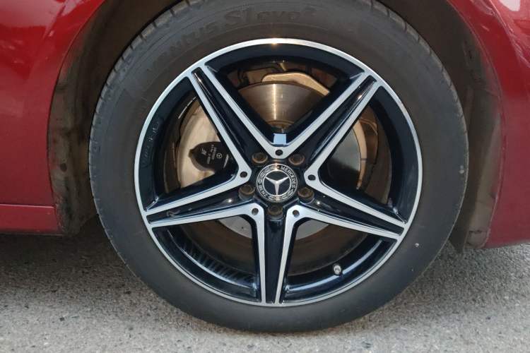 Used Mercedes-Benz E-Class 2019 E 260 Sport Edition 4MATIC Right Front Wheel Hub