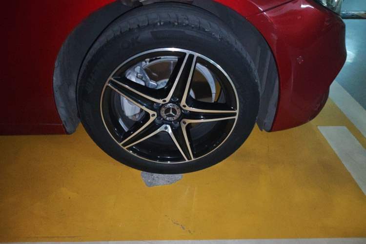Used Mercedes-Benz E-Class 2019 E 260 Sport Edition Right Front Wheel Hub