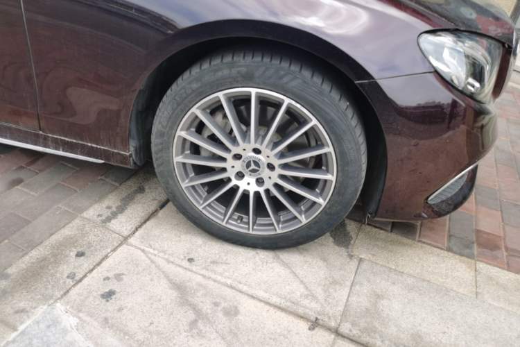 Used Mercedes-Benz E-Class 2019 E 200 L Right Front Wheel Hub