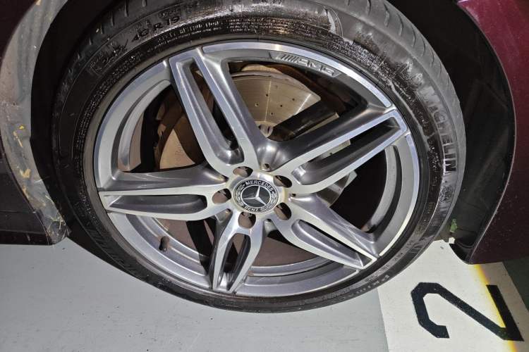 Used Mercedes-Benz E-Class 2019 E 200 4MATIC Coupe Right Front Wheel Hub