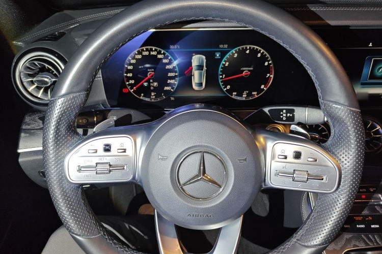 Used Mercedes-Benz E-Class 2019 E 200 4MATIC Coupe Steering Wheel