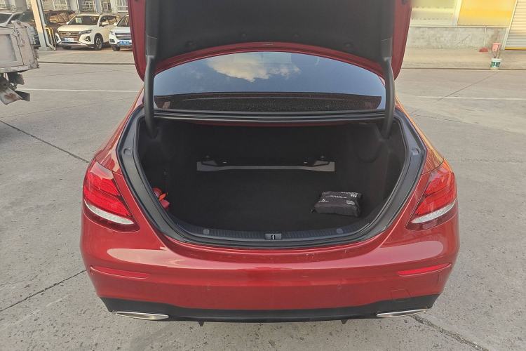 Used Mercedes-Benz E-Class 2019 E 200 Sport 4MATIC Trunk