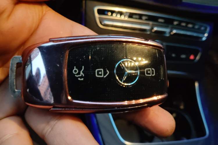 Used Mercedes-Benz E-Class 2019 E 260 Sport Edition 4MATIC Vehicle Key