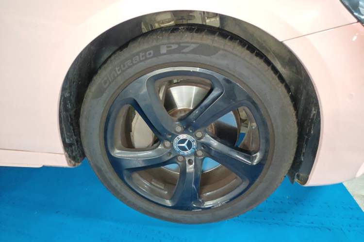 Used Mercedes-Benz E-Class 2019 E 300 L Sport Luxury Edition Right Front Wheel Hub