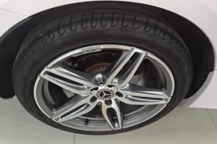 Used Mercedes-Benz E-Class 2019 E 200 4MATIC Coupe Right Rear Wheel Hub