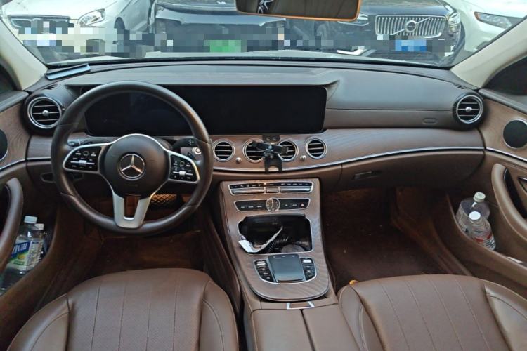 Used Mercedes-Benz E-Class 2019 E 300 L Luxury Model Center Console