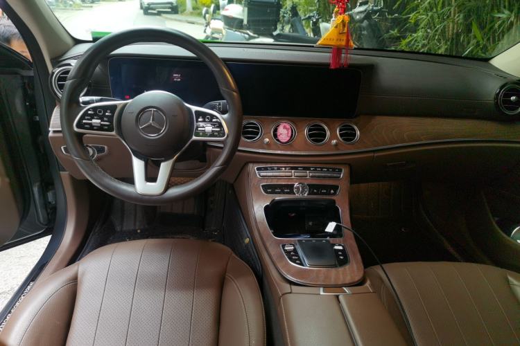 Used Mercedes-Benz E-Class 2019 Restyled E 300 L Luxury Edition Center Console