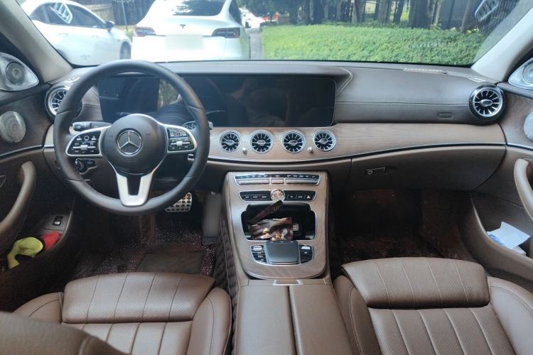 Used Mercedes-Benz E-Class 2019 E 200 L Center Console