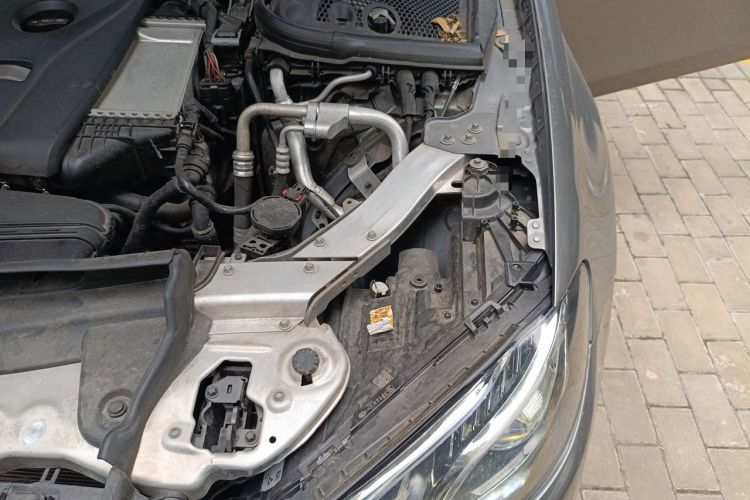 Used Mercedes-Benz E-Class 2019 E 300 L Sporty and Stylish Model Engine Bay Left