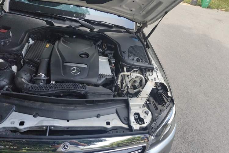 Used Mercedes-Benz E-Class 2019 E 200 L Engine Bay Left