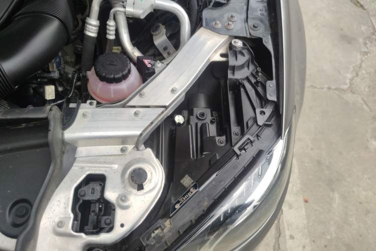 Used Mercedes-Benz E-Class 2019 E 260 L Sport Edition Engine Bay Left