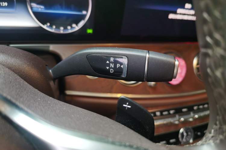 Used Mercedes-Benz E-Class 2019 Restyled E 300 L Luxury Edition Gear Lever