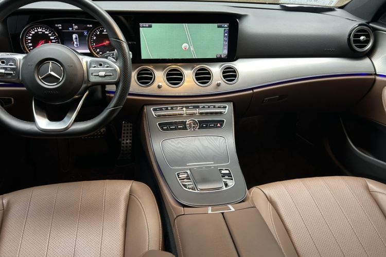 Used Mercedes-Benz E-Class 2019 E 200 Sport Edition Interior 1