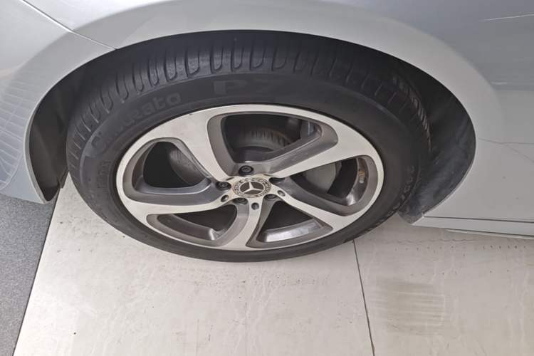 Used Mercedes-Benz E-Class 2019 Restyled E 300 L Sporty and Stylish Edition Left Front Wheel Hub